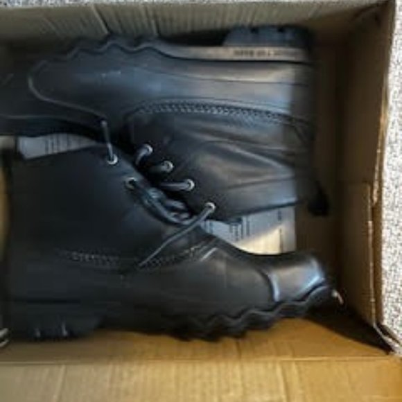 SIZE 11 mens black sperry duckboots